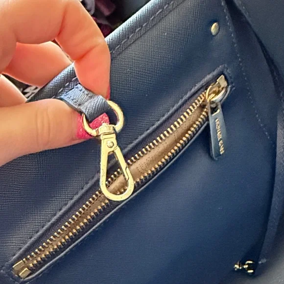 Michael Kors Jet Set Travel Tote Navy - Picture 10 of 16